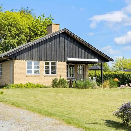 Casa de Férias 3 Bedroom Awesome In Brenderup Fyn