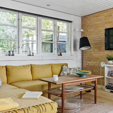 Feriehus 3 Bedroom Awesome In Brenderup Fyn Skovs-Hojrup
